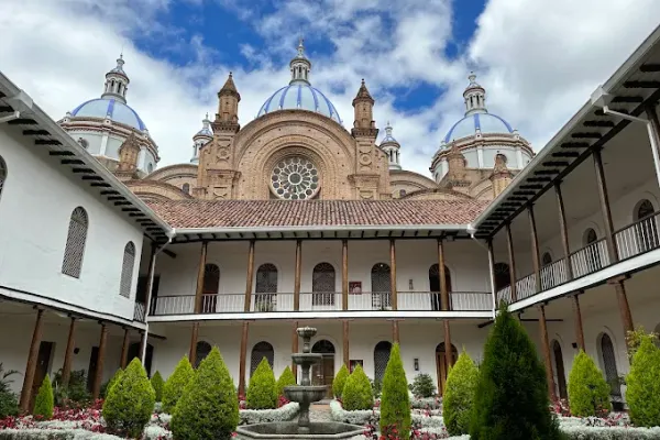 Plaza de los Geranios Colgantes